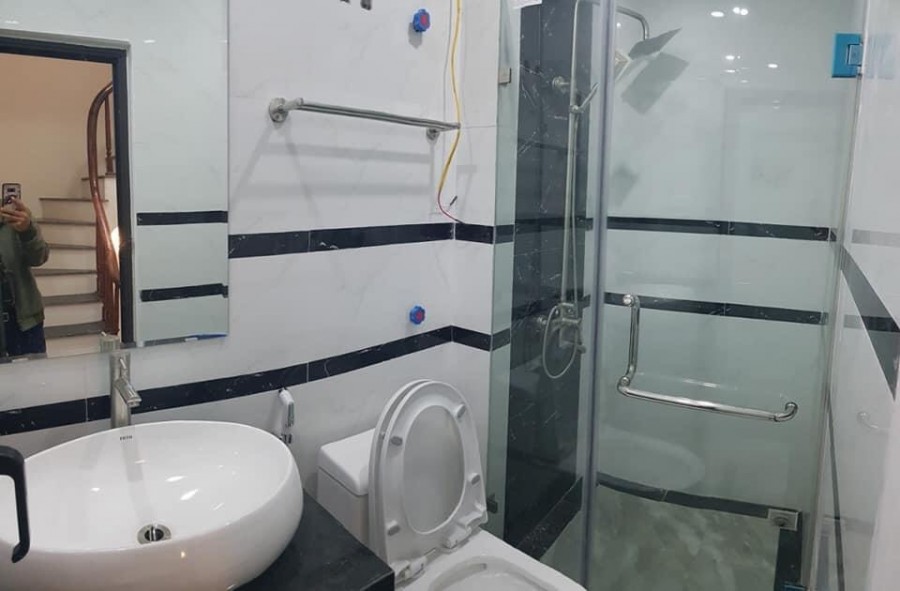 Bán nhà tại Minh Khai, Hai Bà Trưng. Nhà mới đẹp – Về ở luôn, DT 40m2, 5 tầng, giá 4.7 tỷ