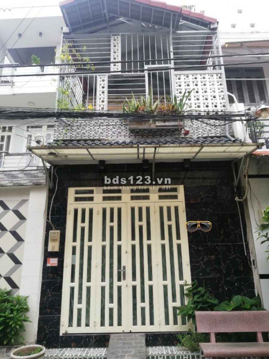 Nhà đẹp 3 tầng, hẻm xe hơi tránh. Phan Huy Ích, Tân Bình giá bán 4,3 tỷ có sân trước rộng