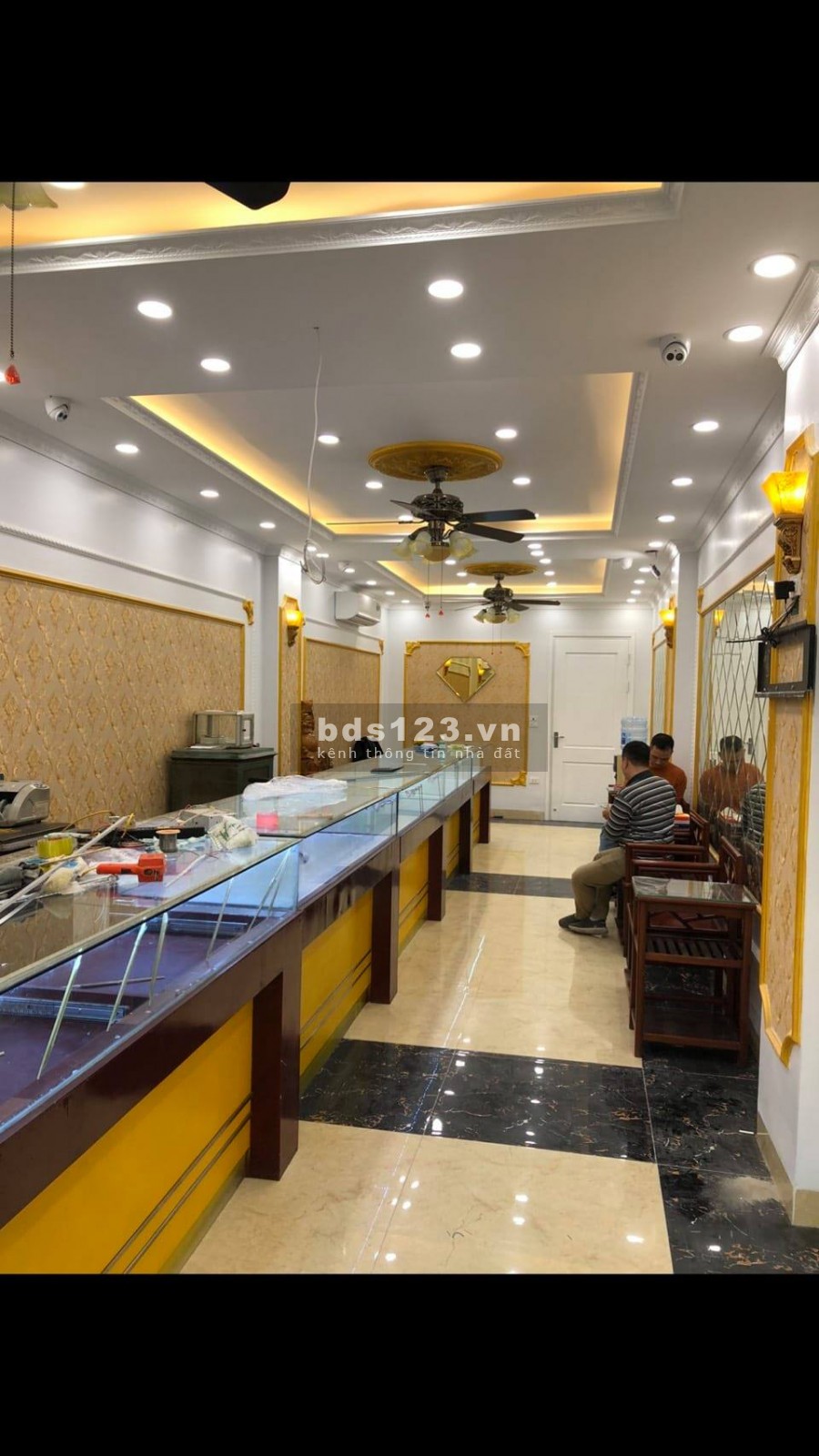 Mặt phố gà vàng kinh doanh đa dạng thang máy Cầu Giấy 185m2