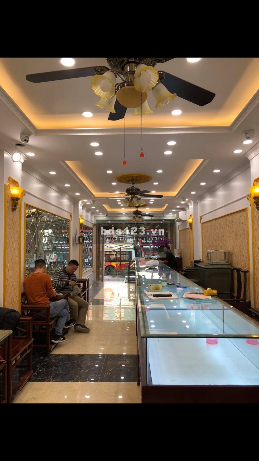 Mặt phố gà vàng kinh doanh đa dạng thang máy Cầu Giấy 185m2