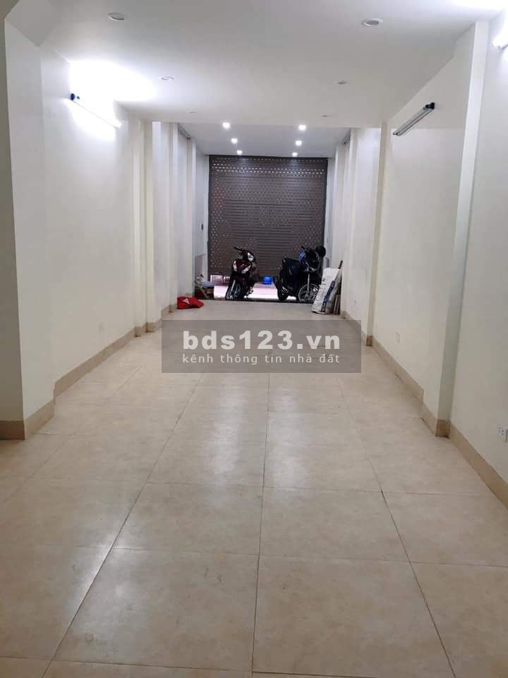 Bán Nhà Khương Trung diện tích sử dụng 48m2 giá 6.5 tỷ- ô tô dừng đỗ kinh doanh