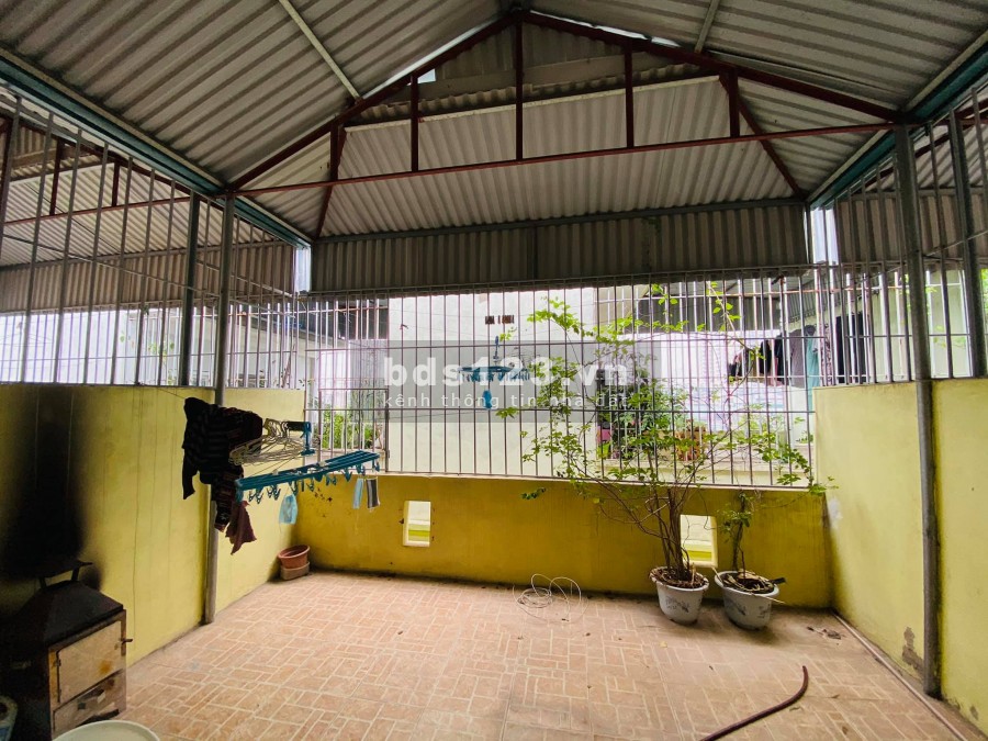 Nhà đẹp ở luôn, đường Hoàng Mai. Diện tích 30m2. 5 Tầng. Mặt tiền 4.8m. Giá 3,35 tỷ.