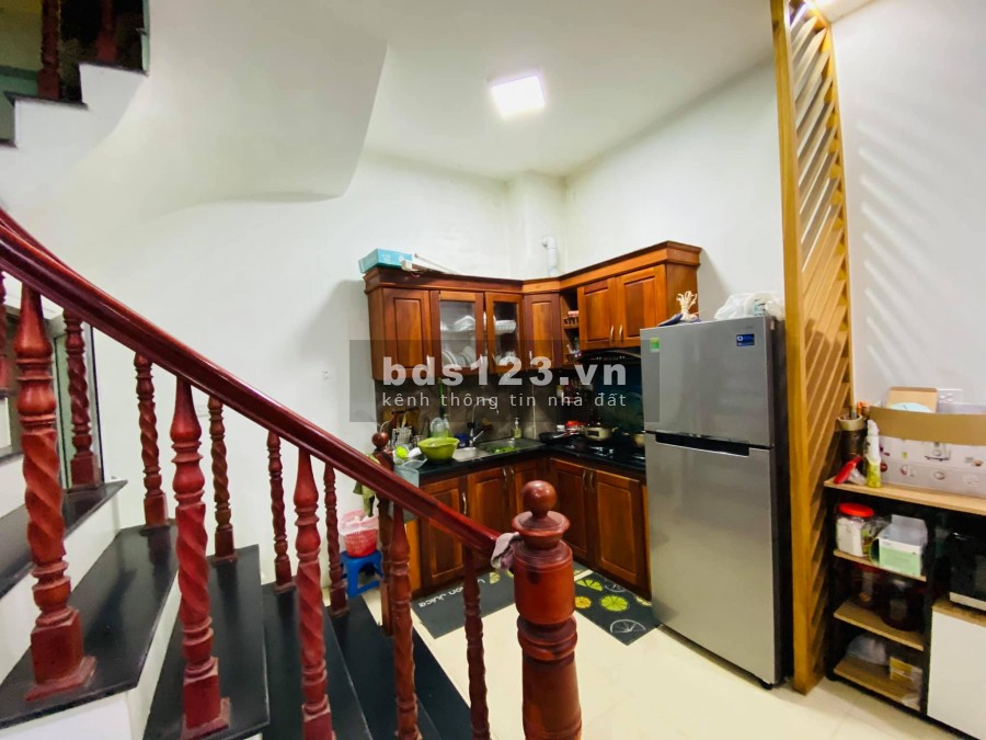 Nhà đẹp ở luôn, đường Hoàng Mai. Diện tích 30m2. 5 Tầng. Mặt tiền 4.8m. Giá 3,35 tỷ.