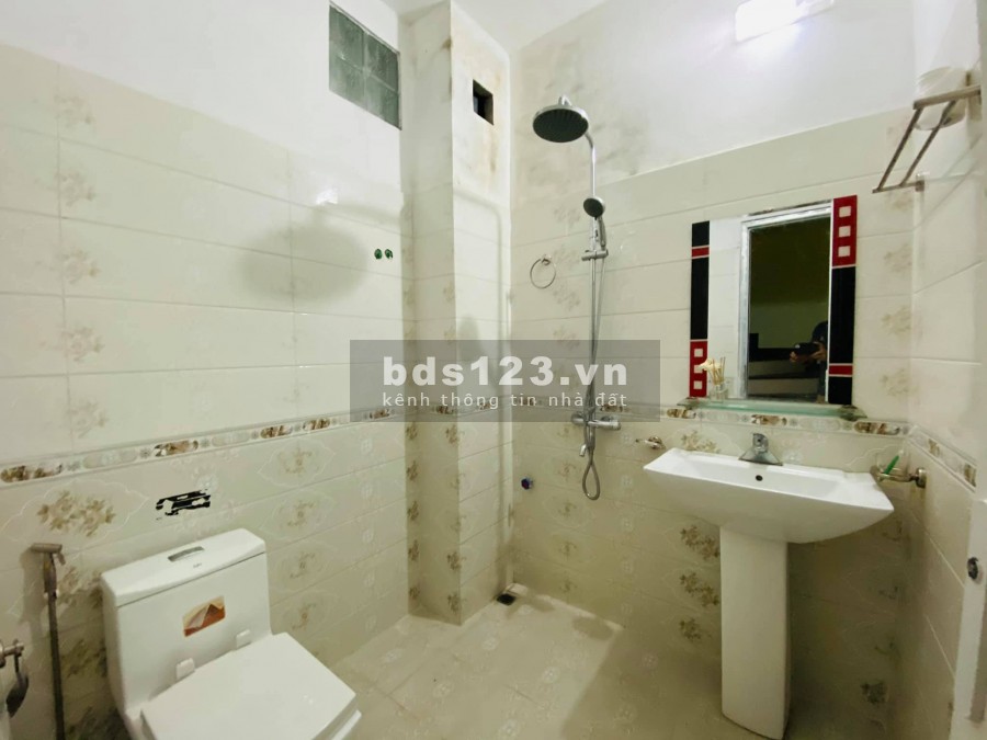 Nhà đẹp ở luôn, đường Hoàng Mai. Diện tích 30m2. 5 Tầng. Mặt tiền 4.8m. Giá 3,35 tỷ.