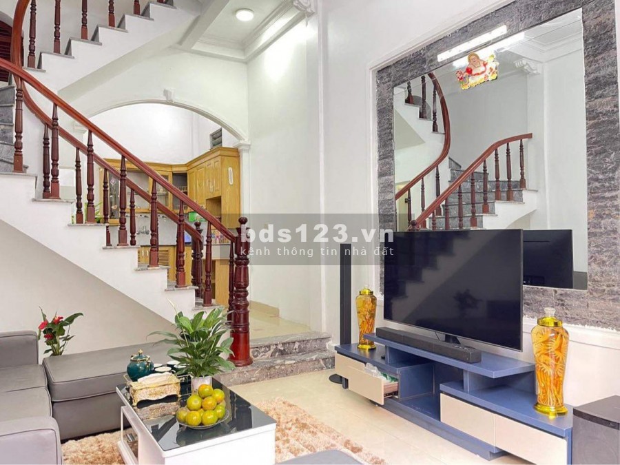 Nhà đẹp 32m2 - Giá rẻ chỉ 2,75 tỷ, ngõ 179 Triều Khúc, xây 3 Tầng LH 0392969999