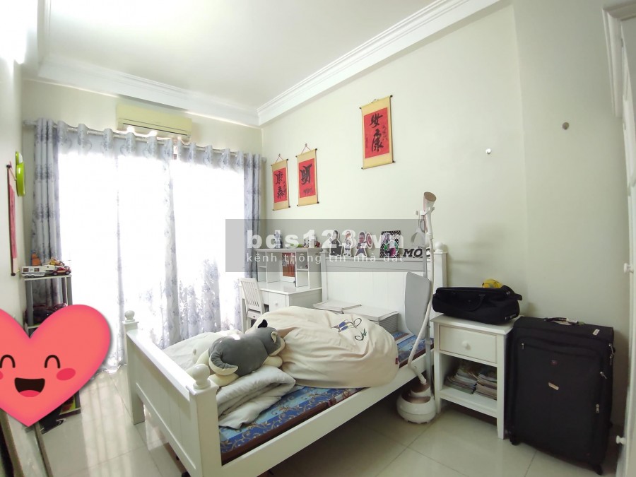 70m x 4T, MT 6.5m, mặt phố quận Long Biên, vỉa hè đá bóng, kinh doanh sầm uất
