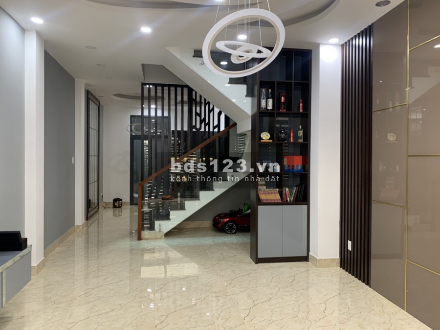 Chủ kẹt tiền bán đi căn nhà tâm huyết đang ở lo công việc làm ăn giá bán 7 tỷ, thương lượng
