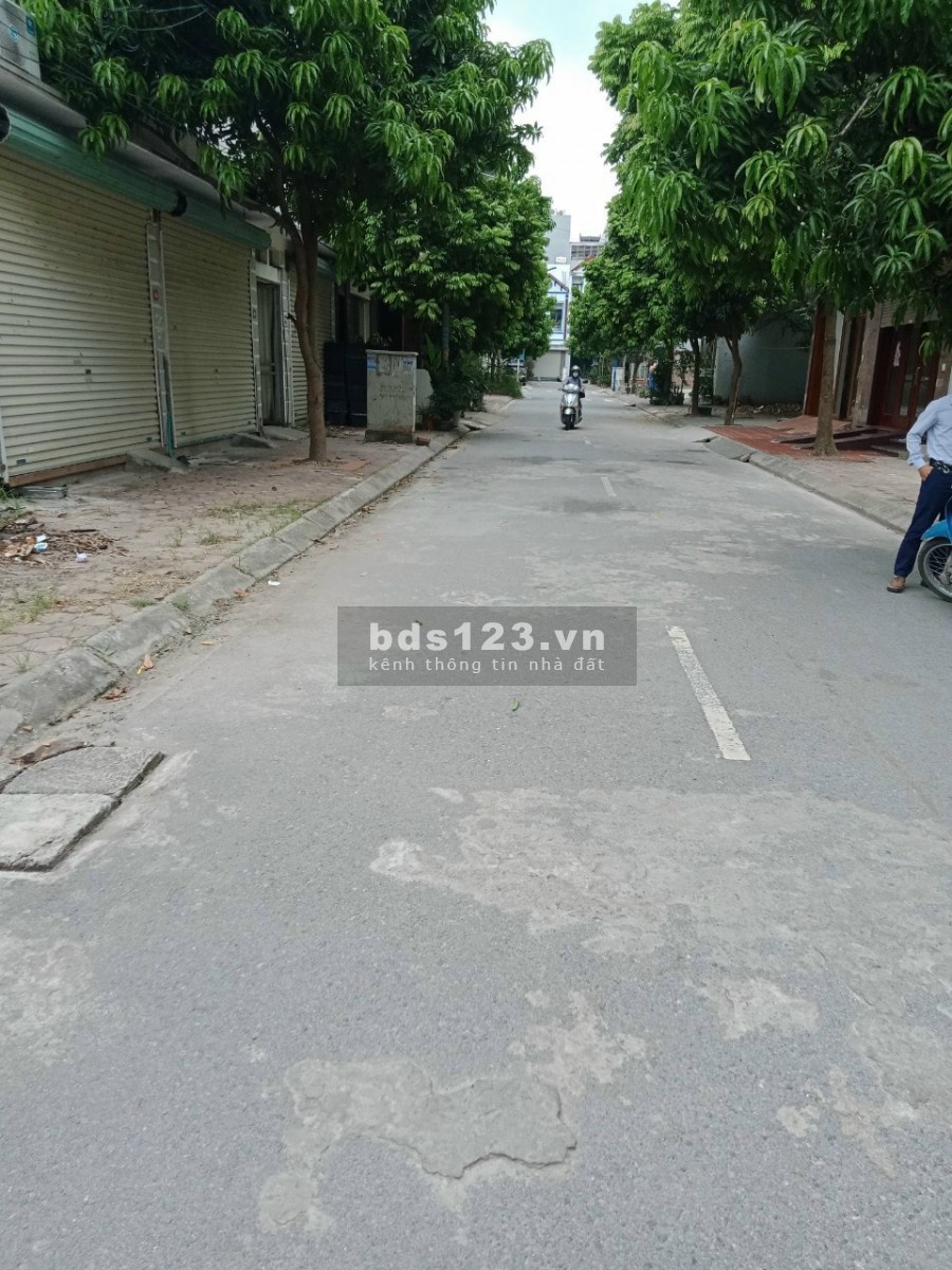 Bán nhanh diện tichs 67.5m2, kinh doanh, sau chợ Bao bì, giá bán 2.36 tỷ lh 0982420026