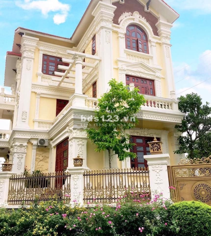 MẶT PHỐ Nguyễn Hoàng Tôn, Xuân La, 4 ô tô tránh, giá trong ngõ, 94m2, 5.4 tỷ (giá sốc)