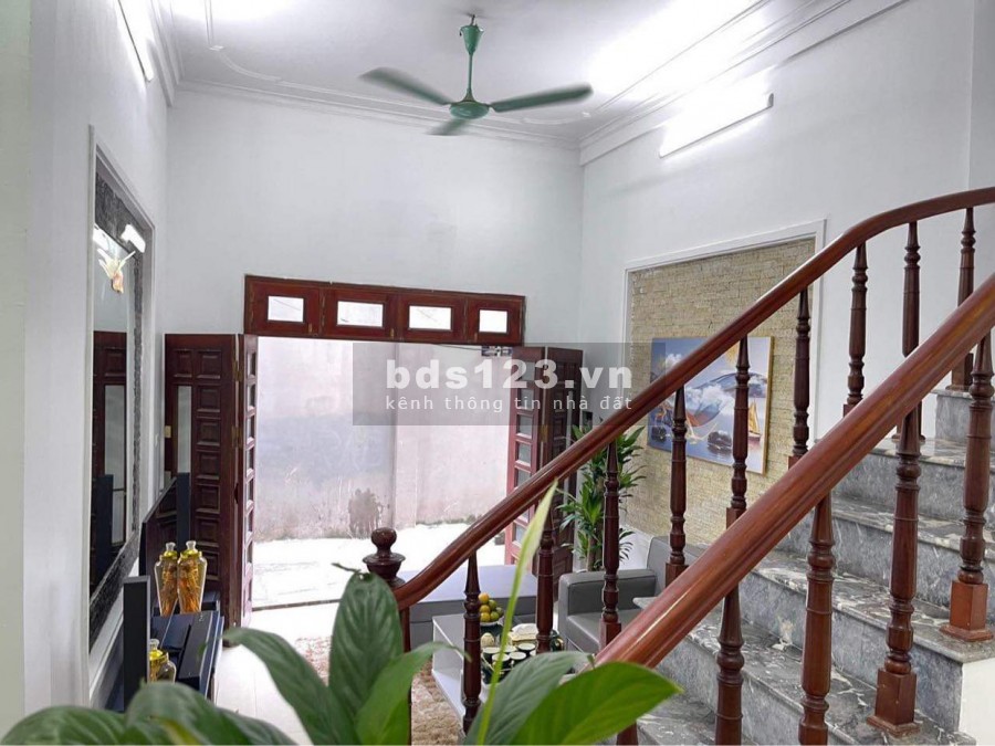 Nhà đẹp 32m2 - Giá rẻ chỉ 2,75 tỷ, ngõ 179 Triều Khúc, xây 3 Tầng LH 0392969999