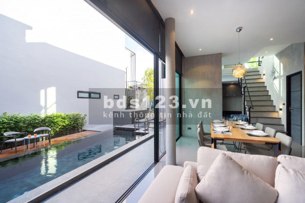 Bán nhà mặt phố Hoa Lâm, kinh doanh sầm uất diện tích 125m2 giá chào 14.8 tỷ, sổ sẵn