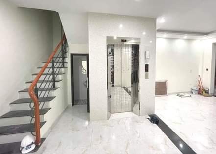 Bán nhà lô góc mới Thái Thịnh trung tâm Quận Đống Đa 6 tầng, thang máy gara ô tô