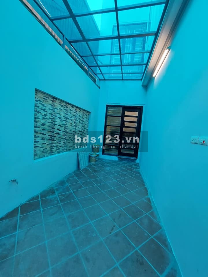 BÁN BT Khu vực đang pt. Ngõ thông ô tô tránh.DT 94m2. giá 5.5 tỷ - D/C : Gia Thượng LB