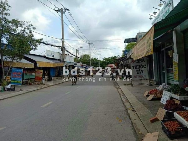 Bán đất thổ cư gần chợ sổ hồng riêng chính chủ giá bán 1.7 tỷ, thương lượng lô đất 100%