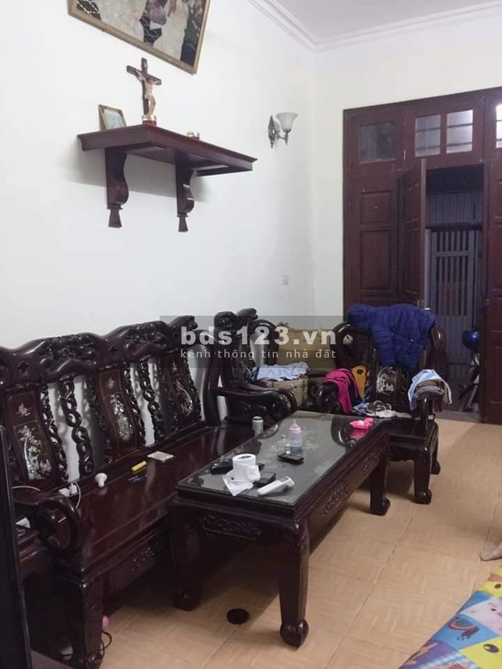 Bán nhà Bát Khối, ngõ trải nhựa ô tô vào nhà, 74m2, chỉ hơn 5 tỷ xíu