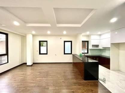 Bán nhà lô góc mới Thái Thịnh trung tâm Quận Đống Đa 6 tầng, thang máy gara ô tô