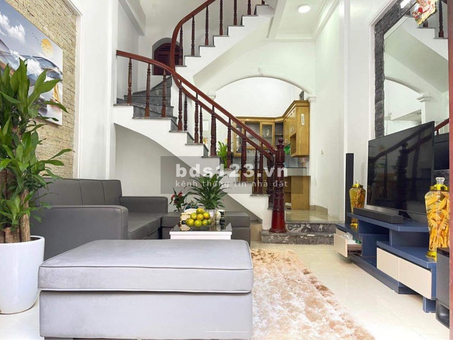 Nhà đẹp 32m2 - Giá rẻ chỉ 2,75 tỷ, ngõ 179 Triều Khúc, xây 3 Tầng LH 0392969999