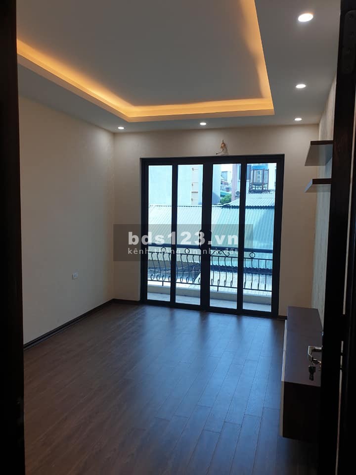 Bán nhà Quốc Tử Giám 48m2 5T 4.1 tỷ. Hàng xóm mặt phố. Tặng nguyên nội thất