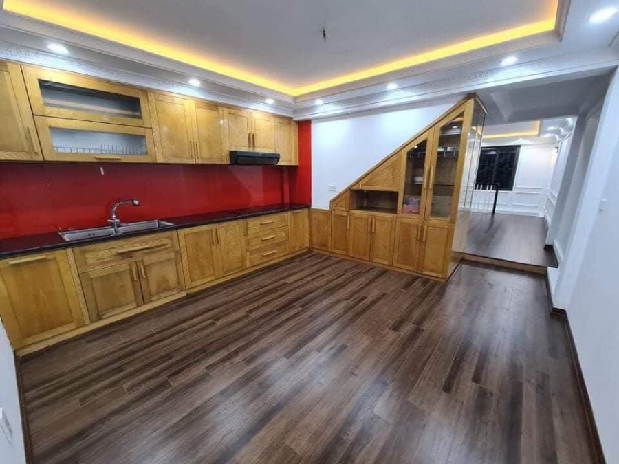 Nhà Phố Bồ Đề Quận Long Biên Hà Nội đúc kiên cố 5 tầng, liên hệ 0938556766, sổ chính chủ