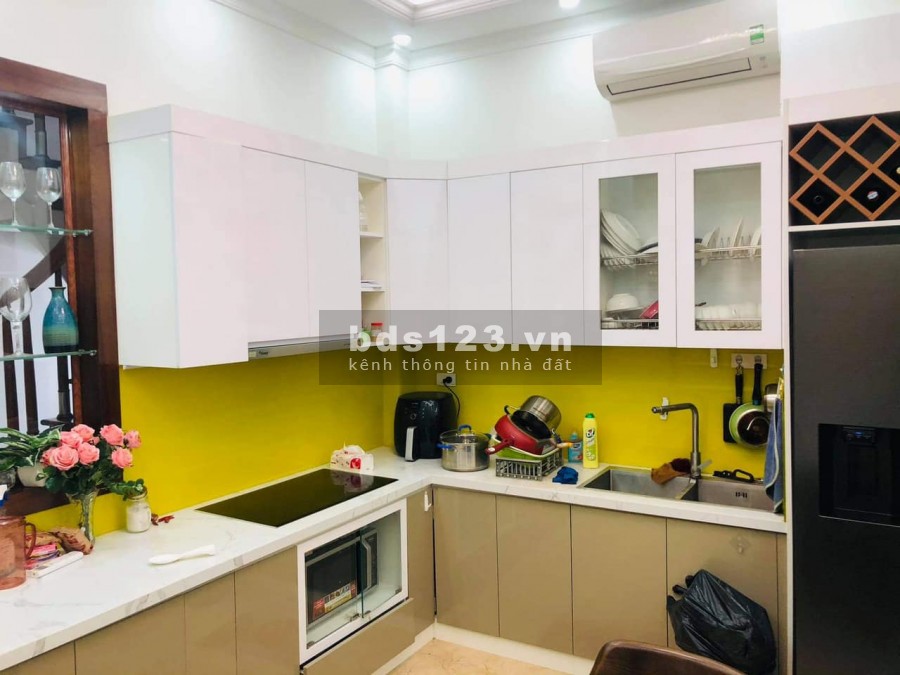 Chính chủ bán nhà Trần Quốc Hoàn 45m2 x 5 tầng phân lô ô tô vào nhà giá bán chỉ 10 tỷ