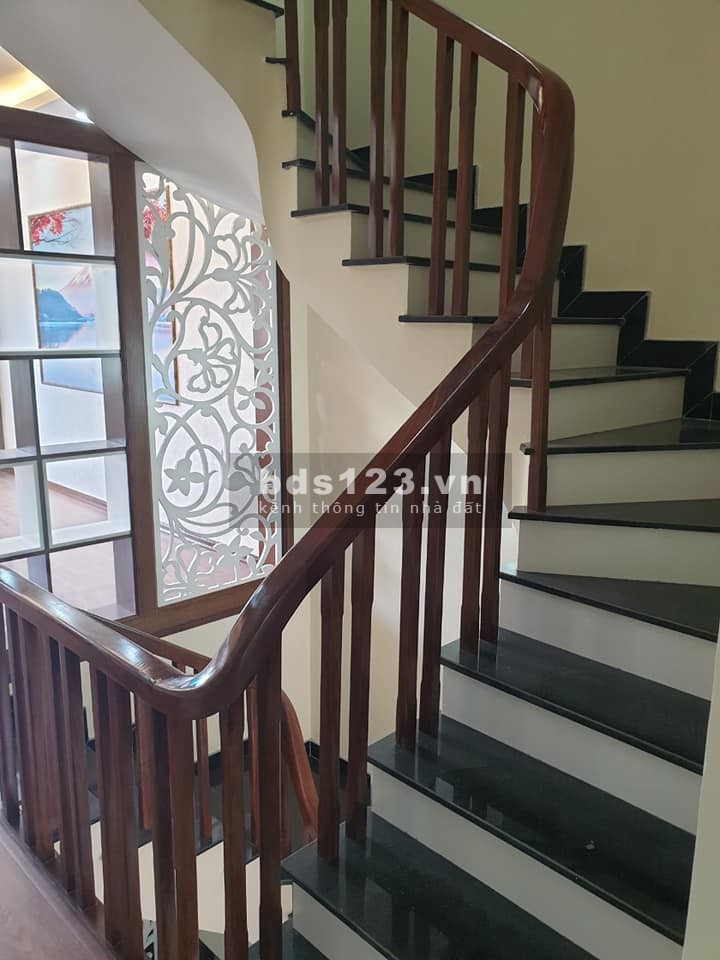 Bán nhà Quốc Tử Giám 48m2 5T 4.1 tỷ. Hàng xóm mặt phố. Tặng nguyên nội thất