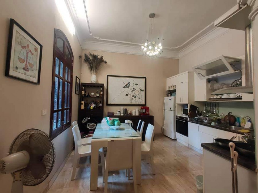 Bán nhà nguyên căn lô góc đường Văn Cao dtsd 79m2 đúc kiên cố 5 tầng, MT 5 m, giá 8.9 tỷ