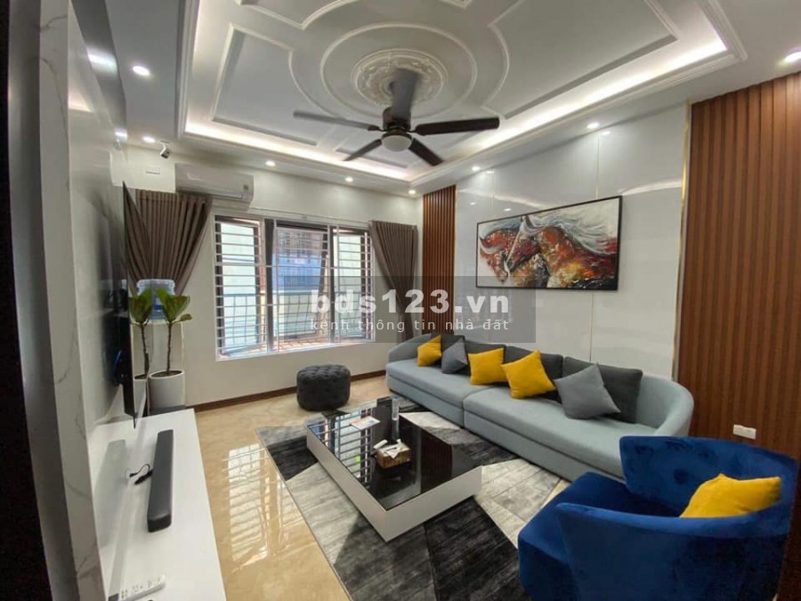 Chính chủ bán nhà Trần Quốc Hoàn 45m2 x 5 tầng phân lô ô tô vào nhà giá bán chỉ 10 tỷ