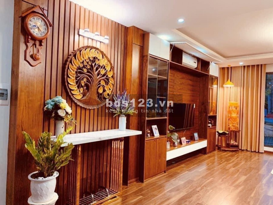 Gara oto kinh doanh nhà 5 tầng ngõ 37 Trần Quốc Hoàn dtsd 65m2 giá bán 13,6 tỷ . LH 0392969999