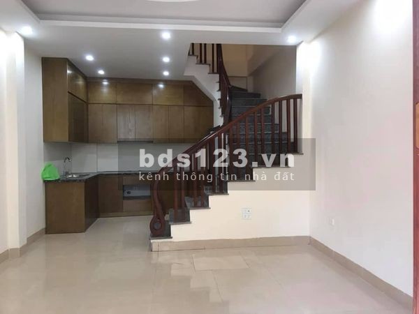 Bán nhà -TẶNG đất, đường Phú Diễn, Bắc Từ Liêm. MT 4.75m, 5 tầng, Giá 3 tỷ nhỉnh