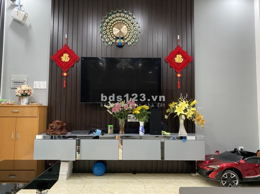 Chủ kẹt tiền bán đi căn nhà tâm huyết đang ở lo công việc làm ăn giá bán 7 tỷ, thương lượng