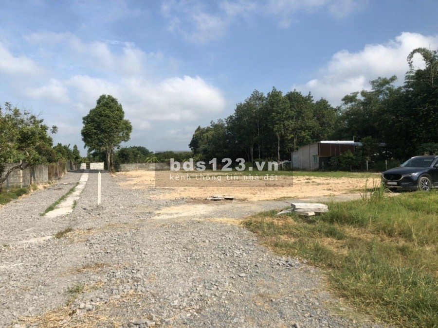 Chủ ngộp dịch bán đất xã Nhuận Đức 1/ Nguyễn Thị Rành vào vài trăm mét 2334m2 có 200 thổ