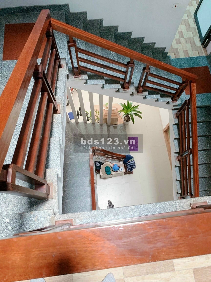 Bán nhà mặt phố Đặng Thai Mai, ph Tân Bình, đúc 3.5 tầng, mt 4.5m, 3 ngủ, gara, giá ok