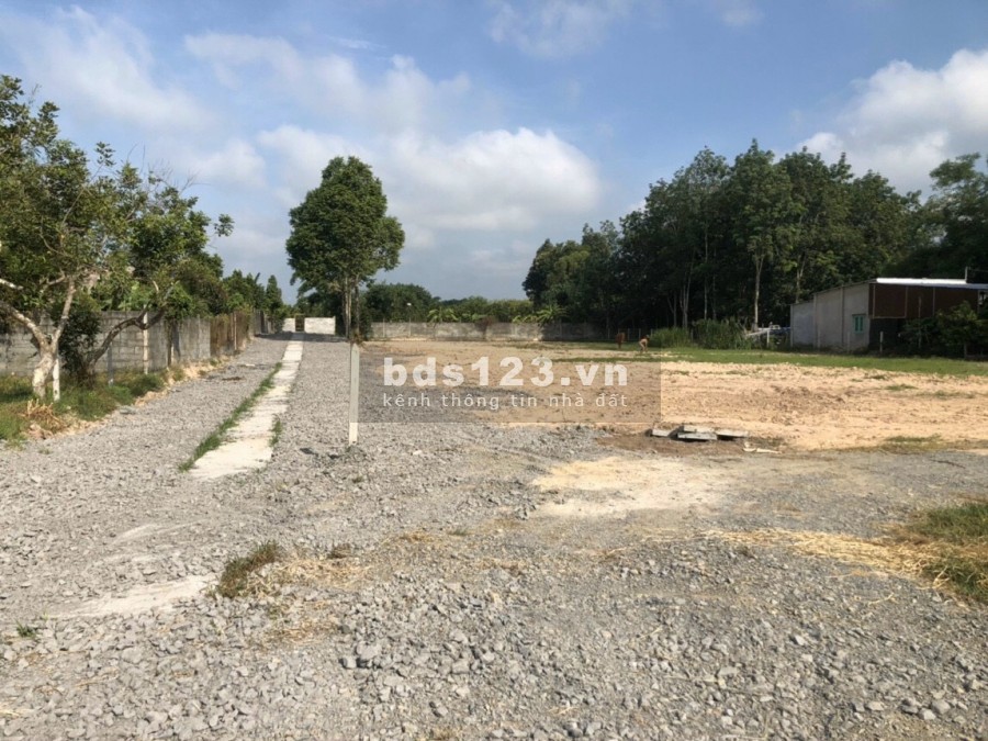 Chủ ngộp dịch bán đất xã Nhuận Đức 1/ Nguyễn Thị Rành vào vài trăm mét 2334m2 có 200 thổ