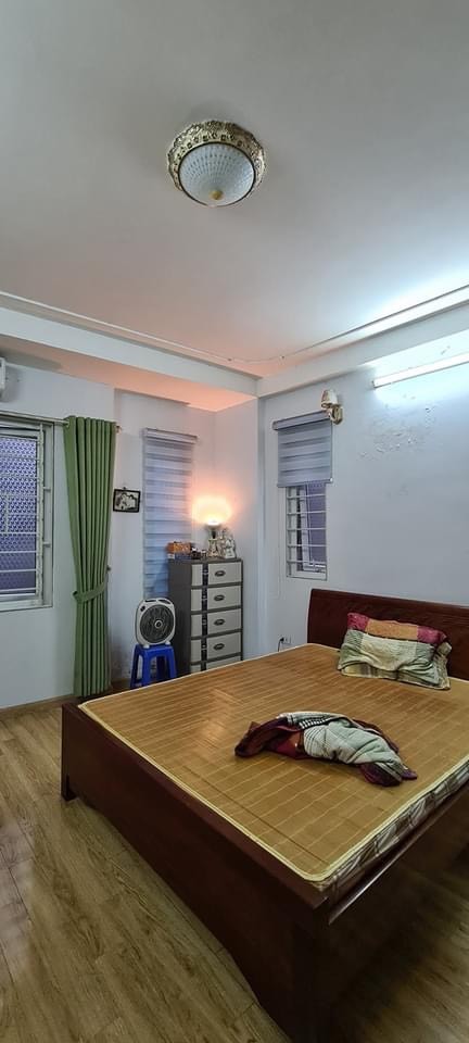 Bán nhà hàng xóm phố Ngô Thị Nhậm, diện tích sử dụng 40m2, mặt tiền 4m, giá 2,9 tỷ.