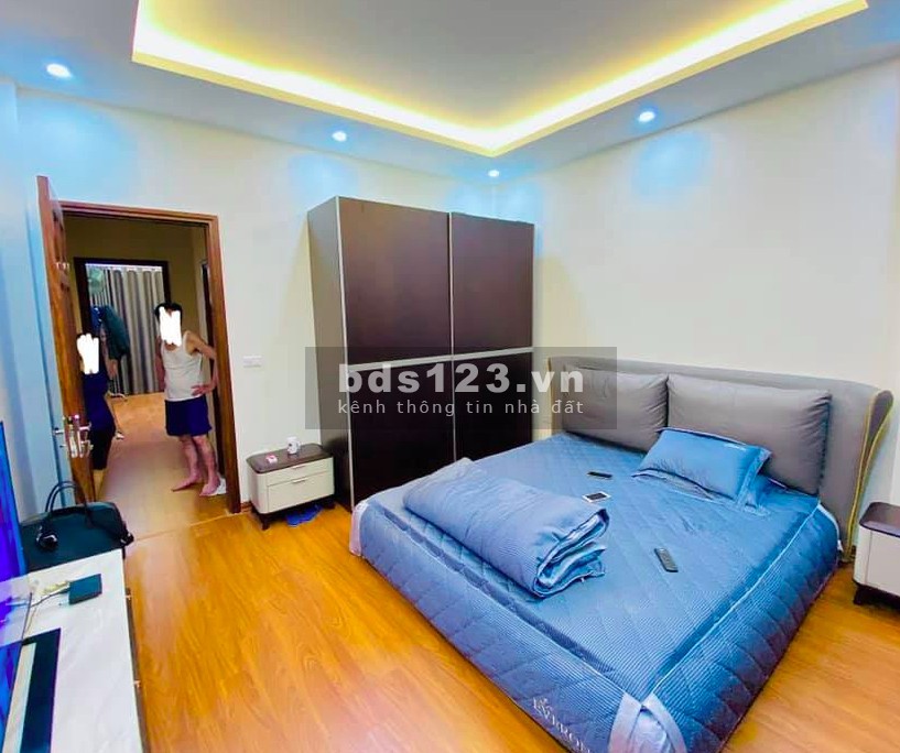 Bán nhà nguyên căn siêu hiếm ô tô đổ cổng dt 35m2 vuông vức, giá bán 2.75 tỷ tại Quang Tiến