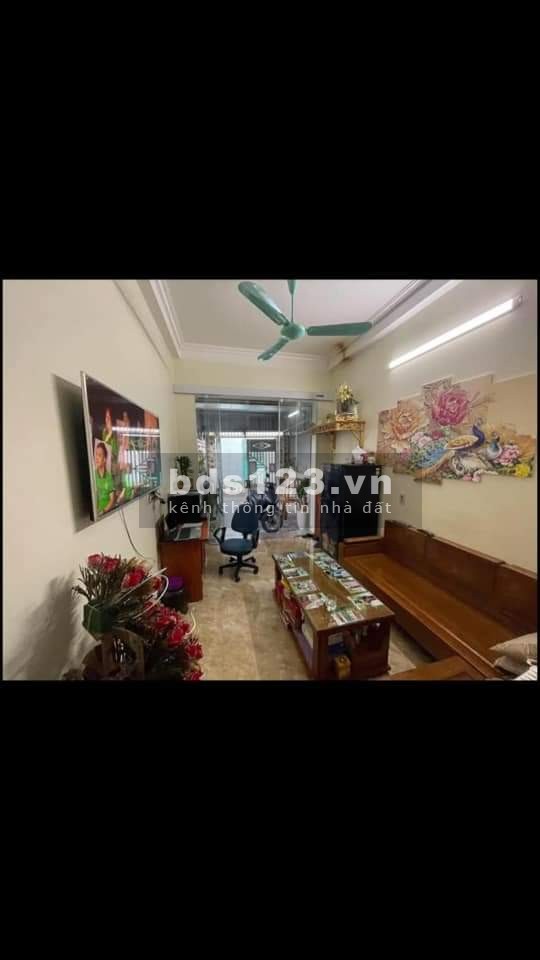 Em cần bán căn nhà tại trung tâm thành phố :Thuộc khe cát - Cẩm Trung Diện tích 54m2