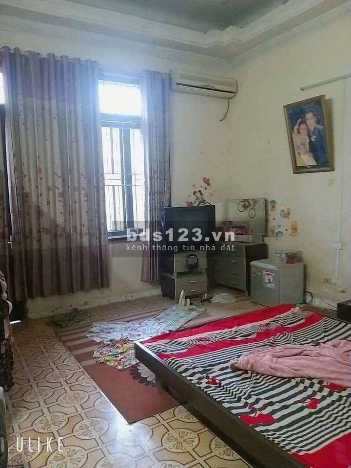 Bán nhà nguyên căn đúc 4 Tầng Yên Lạc Hai Bà Trưng giá 11.8 tỷ, thương lượng lh 0986209188