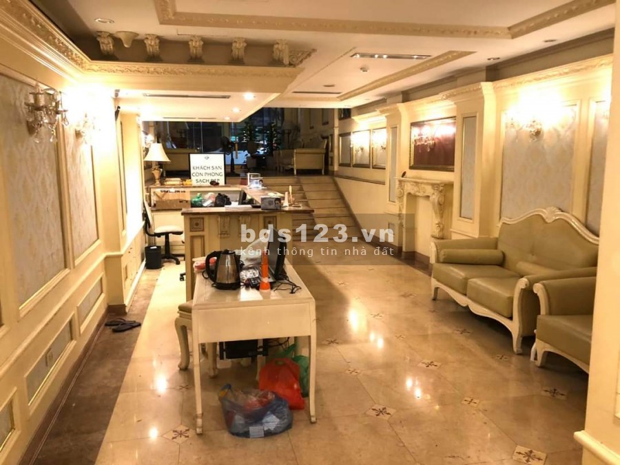 Bán khách sạn 10 tầng giữa lòng phố Cổ tiêu chuẩn 4 sao, diện tích 172m2, giá tốt đầu tư