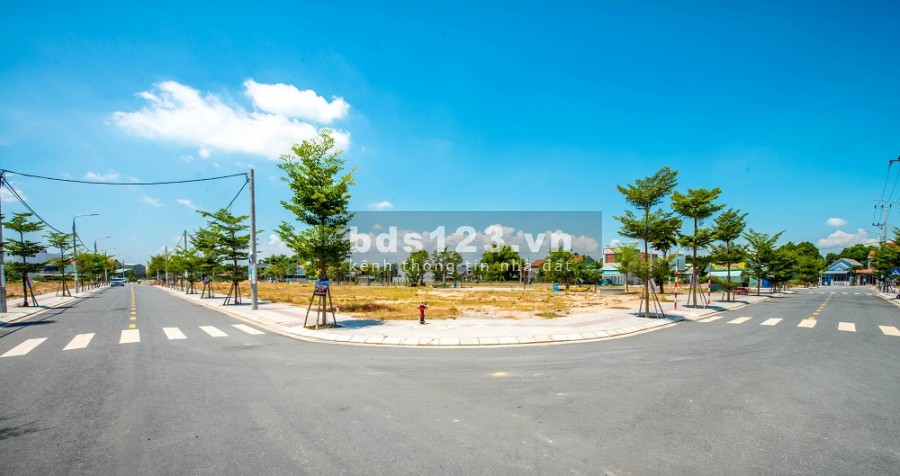 Duy nhất 1 lô sập hầm giá chỉ 370 triệu diện tích sử dụng 150m2 mặt tiền quốc lộ 14E