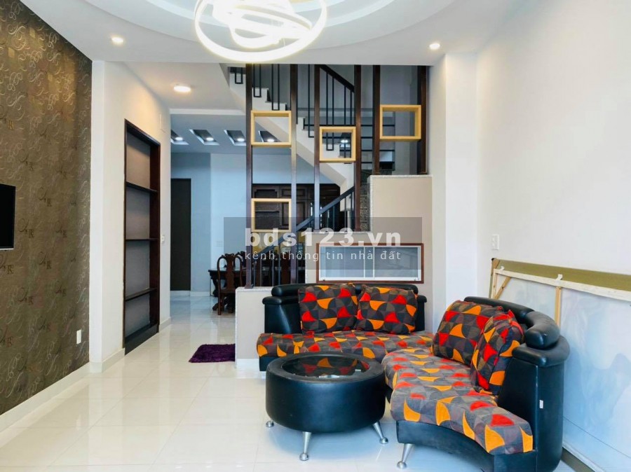 Bán nhà hẻm xe hơi dt 70m2, Thích Quảng Đức, Phú Nhuận, Giá Rẻ, 3 tầng, 3PN, 3WC