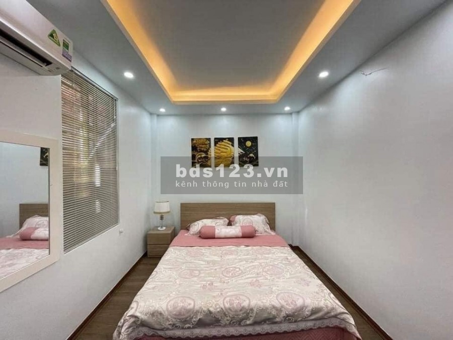 Lô góc dtsd 45m2, mặt tiền 4m, oto đỗ cổng, nội thất hiện đại. Nhà Cầu Giấy giá chỉ 6 tỷ