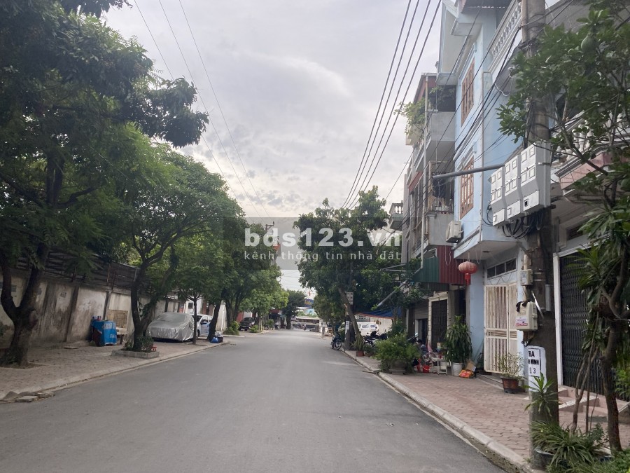 Bán đất đấu giá C33 Đấu giá Hồ Voi, diện tích 67,7m mặt tiền 5,5m bàn giao đầy đủ giấy tờ, pháp lí