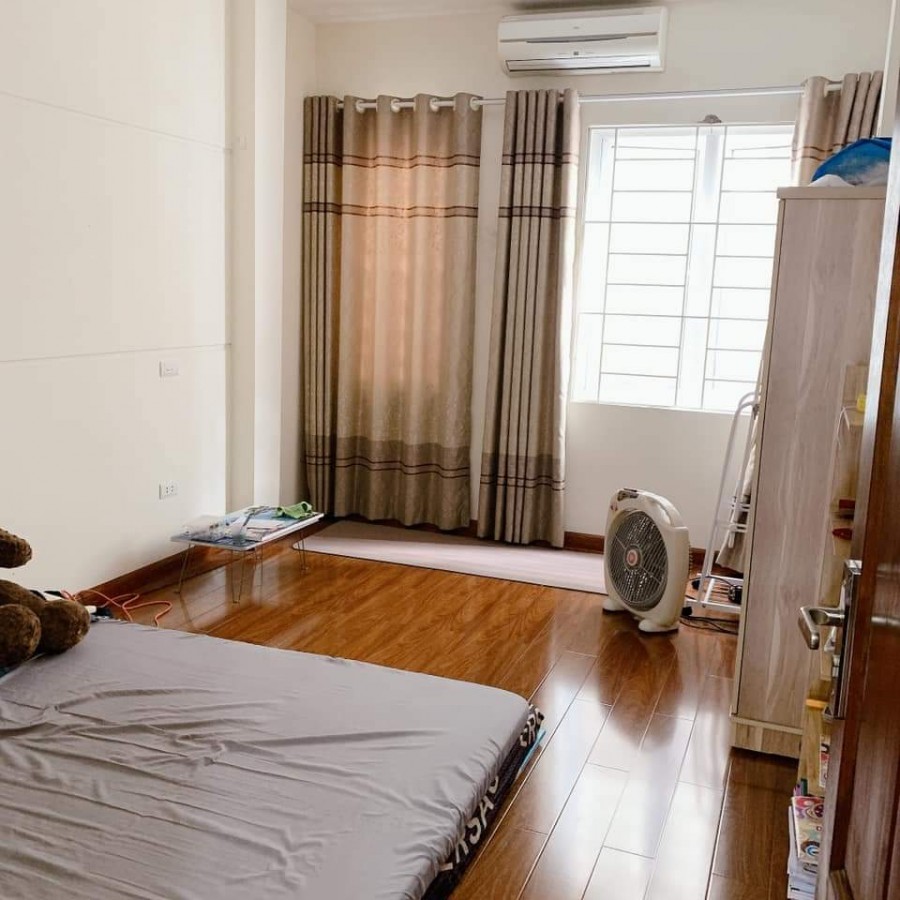 Bán gấp nhà Ngõ 68 Cầu Giấy. Nhà 5 tầng đẹp, ngõ Víp Quận ủy Cầu giấy, 3.98 tỷ