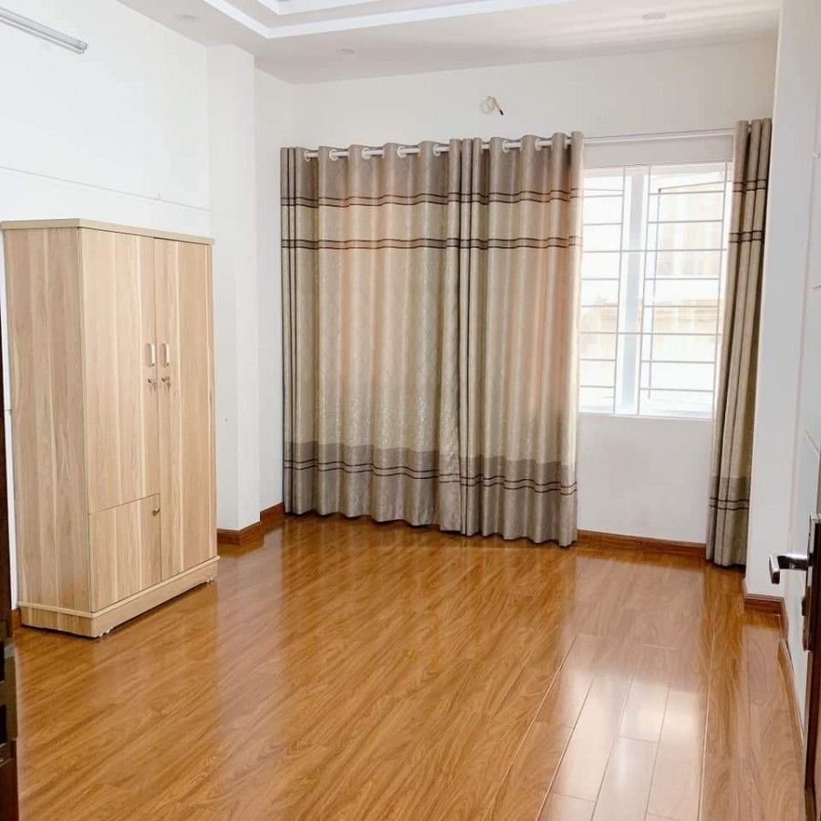 Bán gấp nhà Ngõ 68 Cầu Giấy. Nhà 5 tầng đẹp, ngõ Víp Quận ủy Cầu giấy, 3.98 tỷ