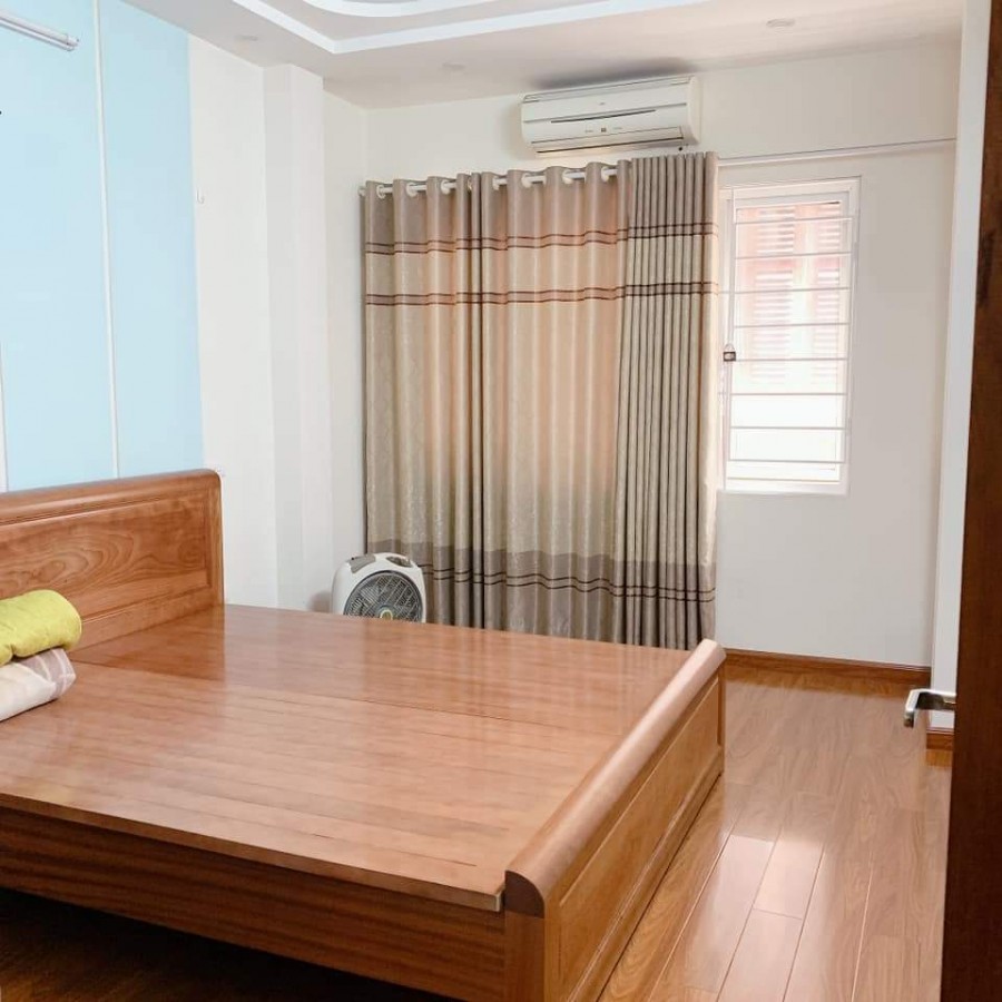 Bán gấp nhà Ngõ 68 Cầu Giấy. Nhà 5 tầng đẹp, ngõ Víp Quận ủy Cầu giấy, 3.98 tỷ
