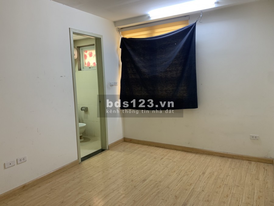 Cho thuê chung cư 60b Nguyễn Huy Tưởng, căn 2 ngủ, đồ cơ bản, có cho làm vp, 8 triệu/th. LH 0377983070