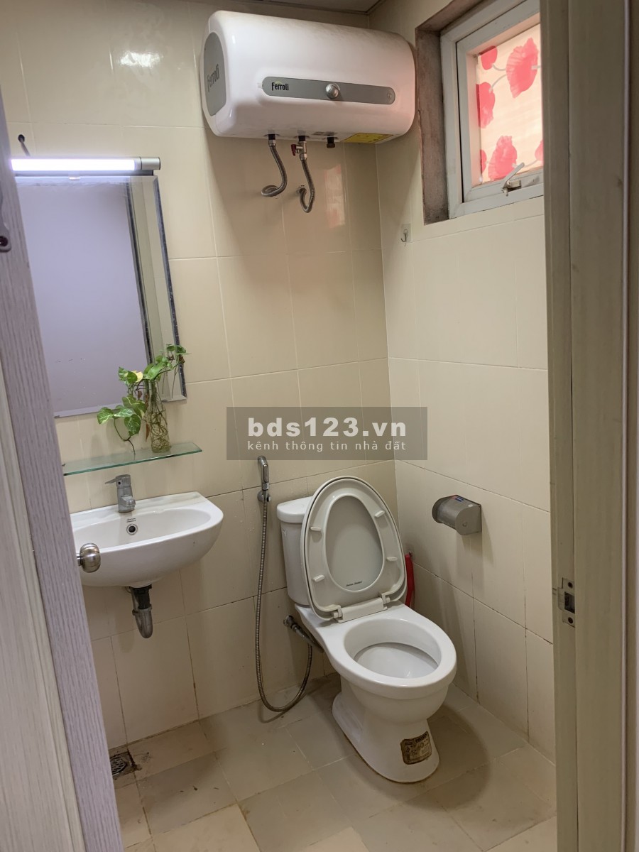 Cho thuê chung cư 60b Nguyễn Huy Tưởng, căn 2 ngủ, đồ cơ bản, có cho làm vp, 8 triệu/th. LH 0377983070