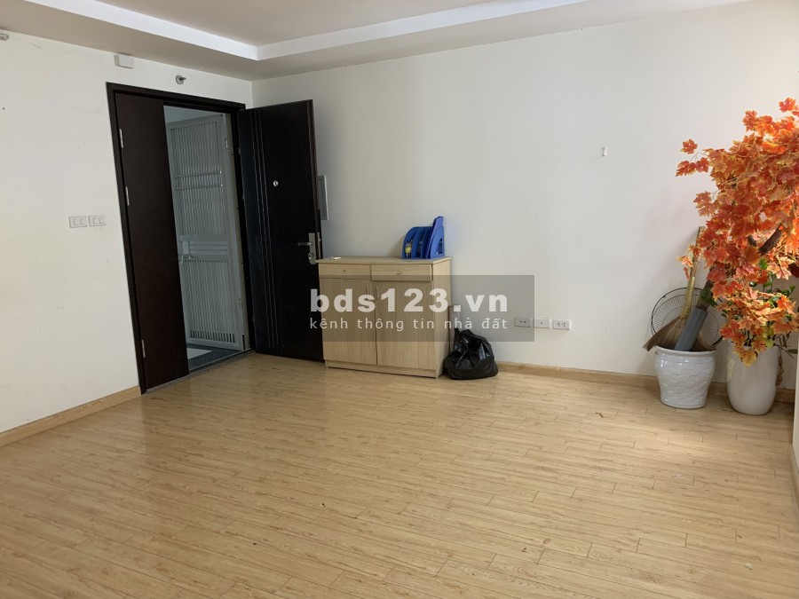 Cho thuê chung cư 60b Nguyễn Huy Tưởng, căn 2 ngủ, đồ cơ bản, có cho làm vp, 8 triệu/th. LH 0377983070