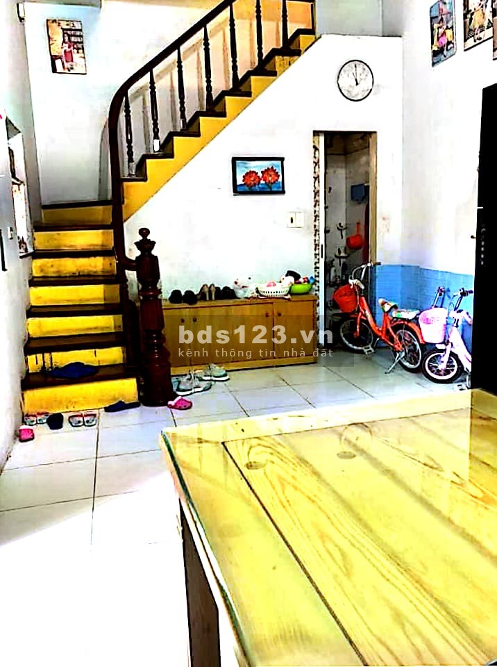 Bán nhà phố Vũ Hữu, Trung Văn, Từ Liêm, P/Lô, ở ngay, dtsd 33m2 đúc 3 tầng, giá 3.1 tỷ.