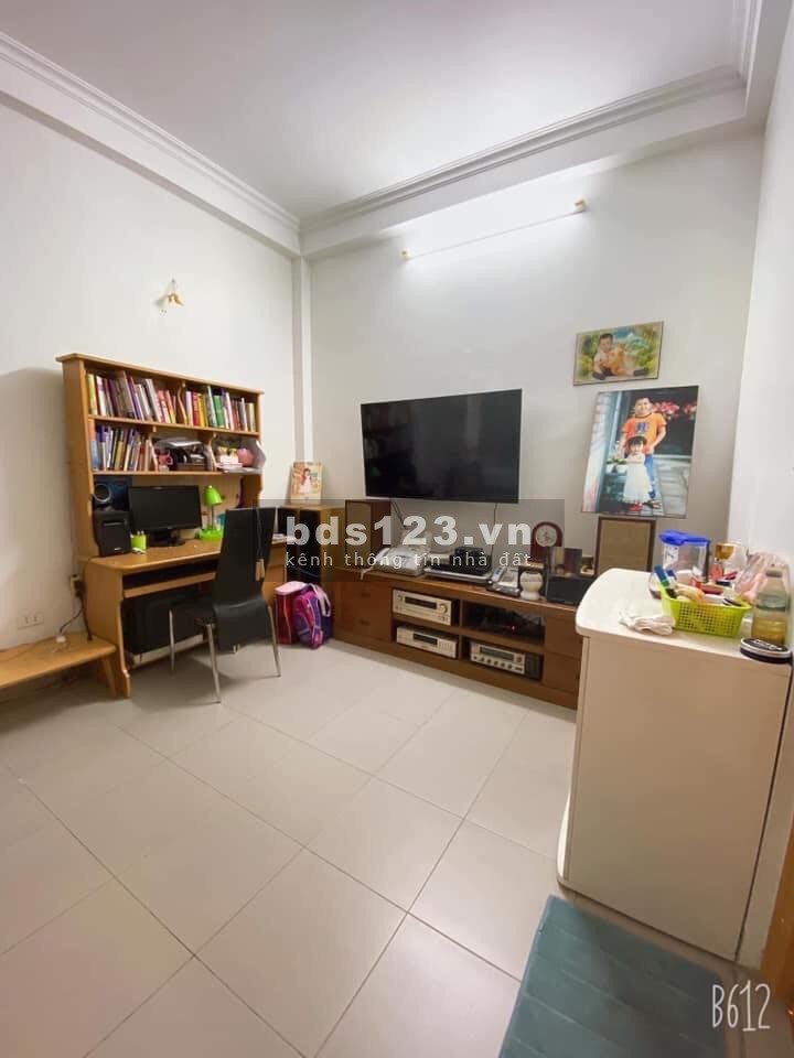 Bán gấp nhà Mỹ Đình, ngõ thông kinh doanh ô tô đỗ cửa, đúc 4 tầng, dt 40m, lh 0978996965